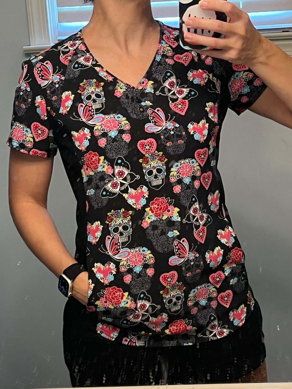 Cherokee iFlex V Neck Scrub Top Sugar Skulls Design - Size XS